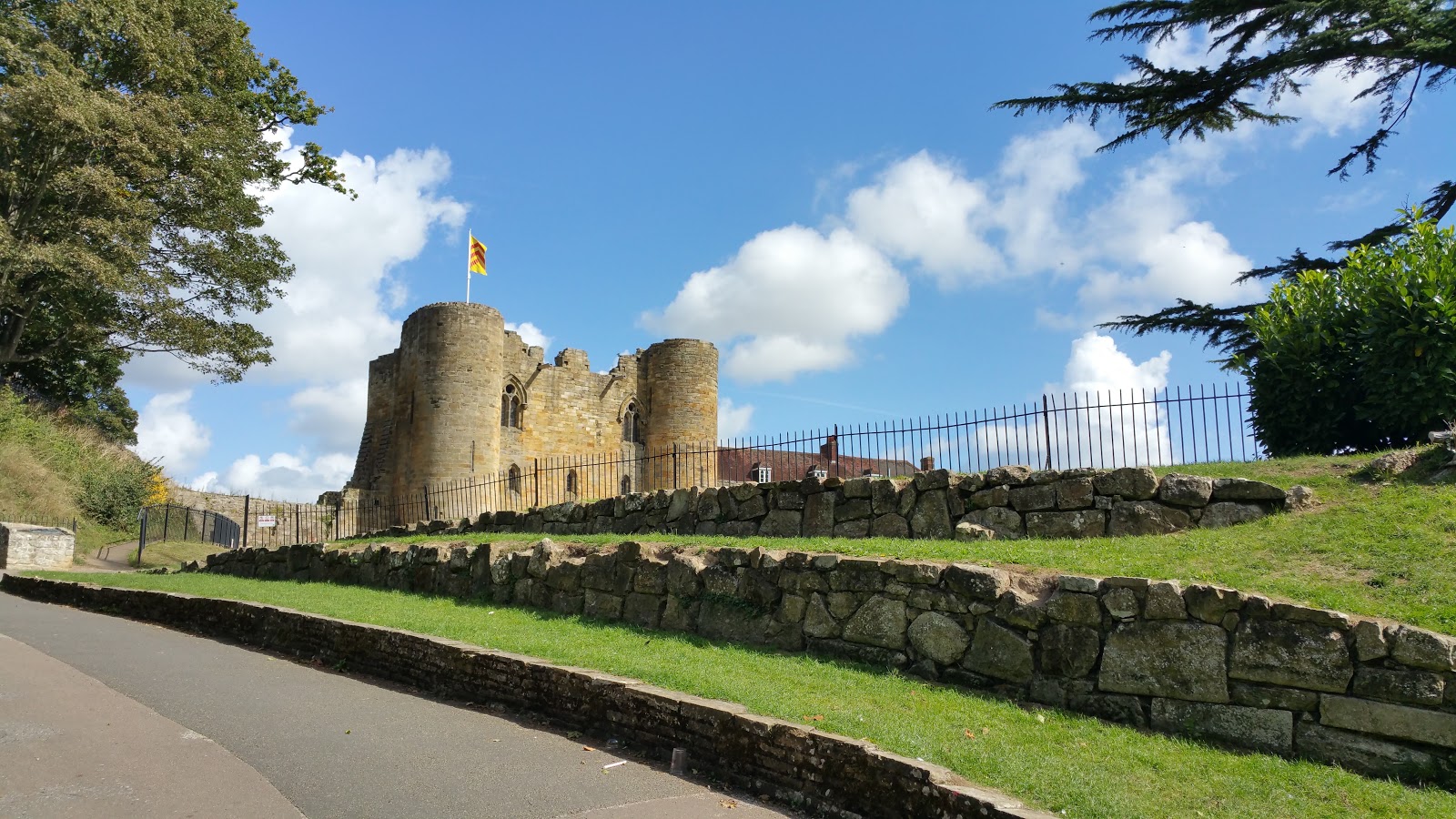 https://whatremovals.co.uk/wp-content/uploads/2022/02/Tonbridge Castle-300x169.jpeg